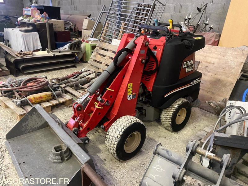 PORTEUR MULTI OUTILS DITCH WITCH ZAHN R300 - Loader: picture 1 PORTEUR MULTI OUTILS DITCH WITCH ZAHN R300 - Loader: picture 1