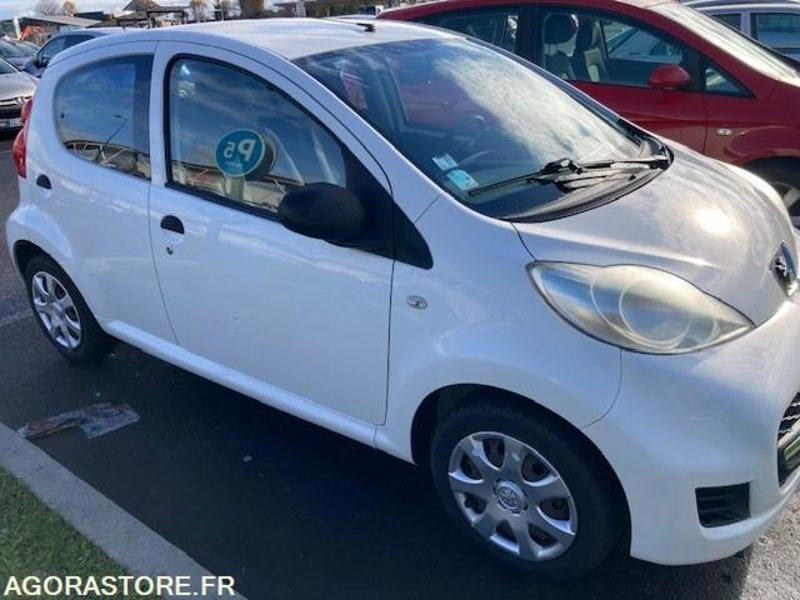 Peugeot 107 Blanche de 2011 - 19208km - Car: picture 2 Peugeot 107 Blanche de 2011 - 19208km - Car: picture 2