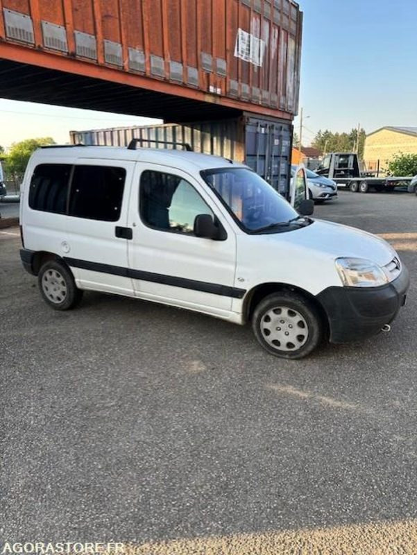 Peugeot Partner Combispace - 2004 - 166 875km - PRIX TTC - Small van: picture 1 Peugeot Partner Combispace - 2004 - 166 875km - PRIX TTC - Small van: picture 1