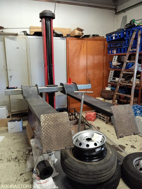 Pont électromécanique mono-colonne - Tool/ Equipment: picture 1 Pont électromécanique mono-colonne - Tool/ Equipment: picture 1