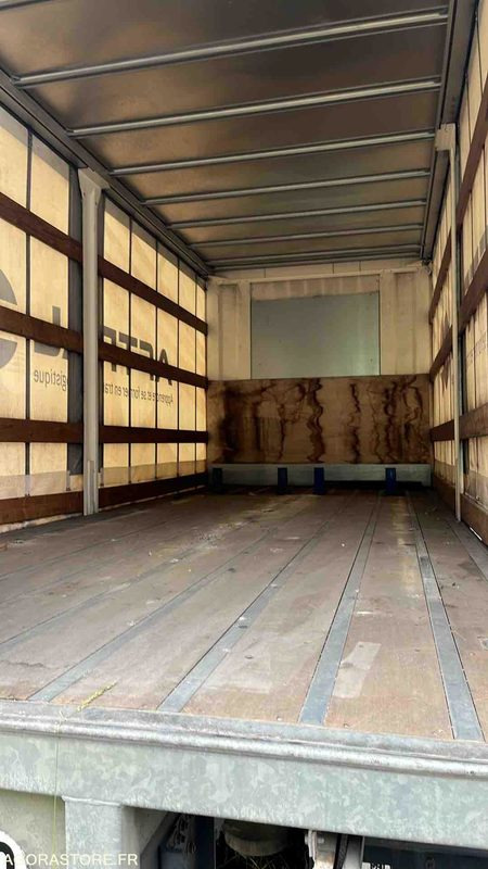 RENAULT 270 DXI - 2010 - 335258kms - Curtainsider truck: picture 5 RENAULT 270 DXI - 2010 - 335258kms - Curtainsider truck: picture 5