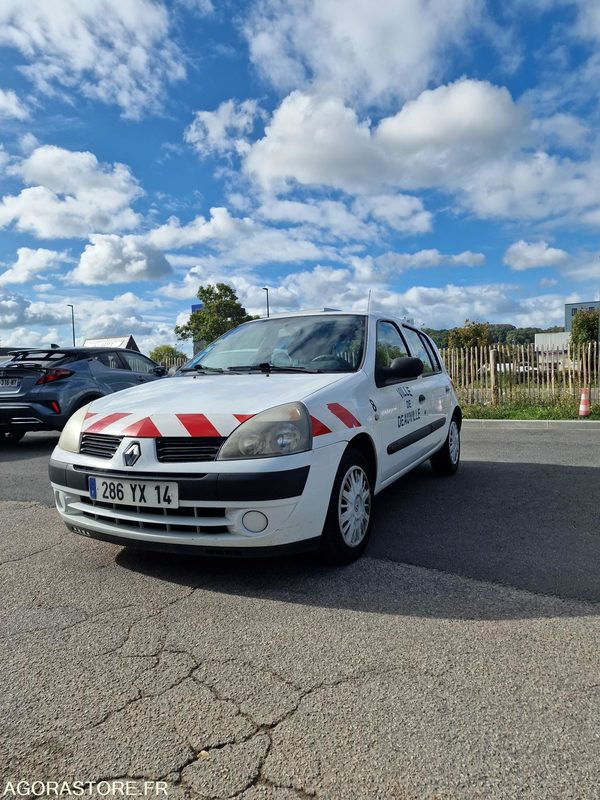 RENAULT CLIO 2 - LOT N°2 - Car: picture 1 RENAULT CLIO 2 - LOT N°2 - Car: picture 1