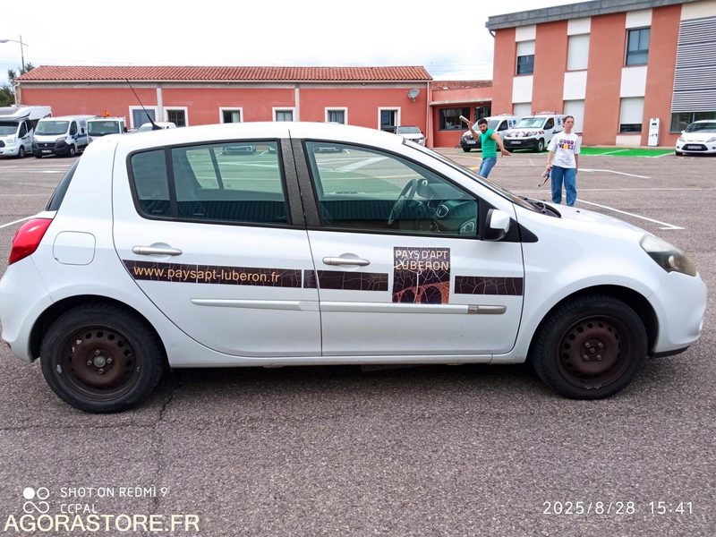 RENAULT CLIO 5 PLACES - Car: picture 2 RENAULT CLIO 5 PLACES - Car: picture 2