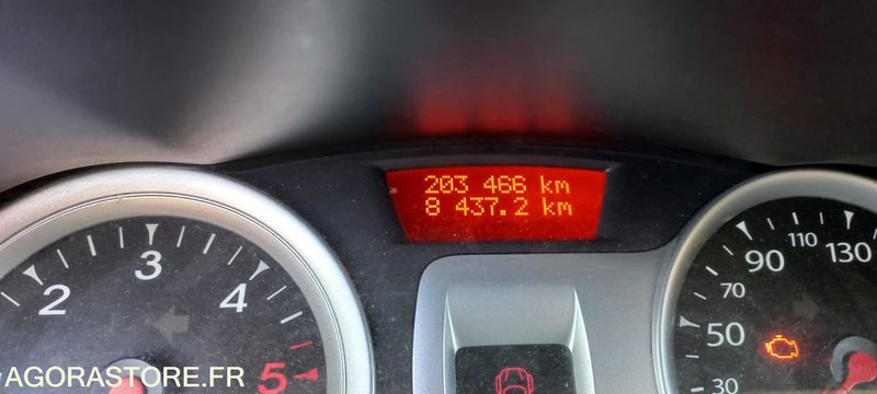 RENAULT CLIO SOCIETE de 2011 - 203 500 km (R30359) - Car: picture 5 RENAULT CLIO SOCIETE de 2011 - 203 500 km (R30359) - Car: picture 5
