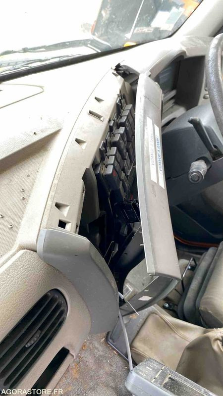 RENAULT DXI 310 - Road sweeper: picture 4 RENAULT DXI 310 - Road sweeper: picture 4