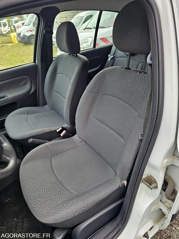 Renault Clio - 2008 - 151507km - 2987WX28 - Car: picture 5 Renault Clio - 2008 - 151507km - 2987WX28 - Car: picture 5