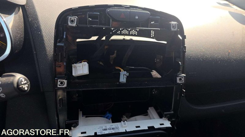 Renault - Clio 4 - 2013 - 124043kms DB-791-MD - Car: picture 4 Renault - Clio 4 - 2013 - 124043kms DB-791-MD - Car: picture 4