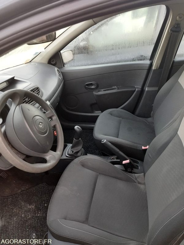Renault Clio - Car: picture 5 Renault Clio - Car: picture 5