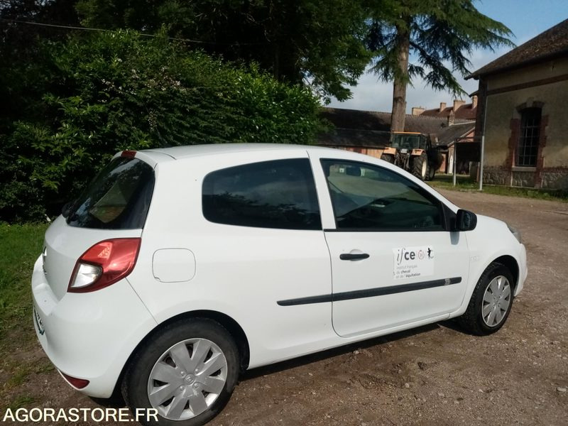Renault Clio III 2 places 1.5 L Diesel - 211 000km - Car: picture 2 Renault Clio III 2 places 1.5 L Diesel - 211 000km - Car: picture 2