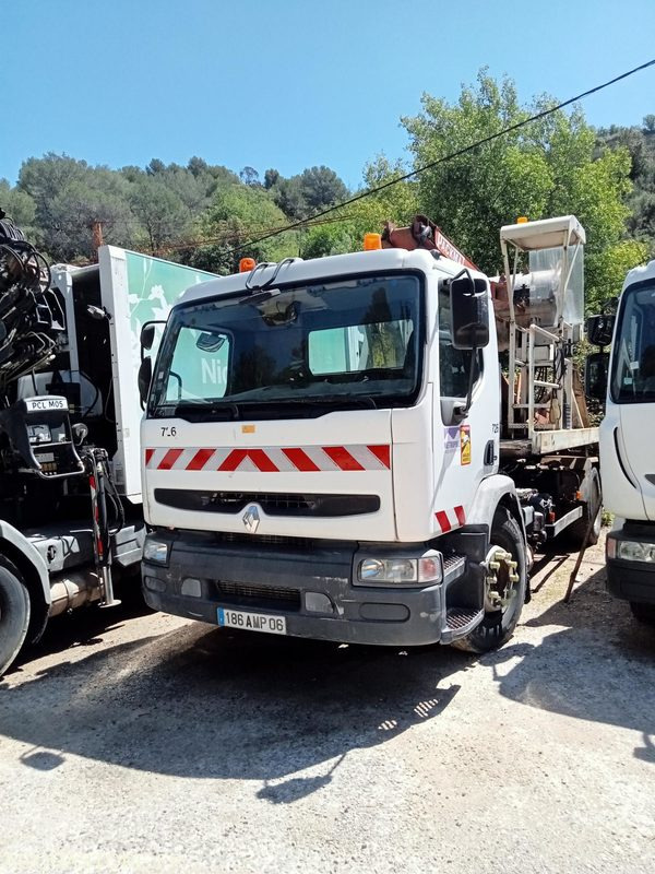 Renault Véhicule Industriel - Polybenne Premium 250 - Hook lift truck: picture 3 Renault Véhicule Industriel - Polybenne Premium 250 - Hook lift truck: picture 3