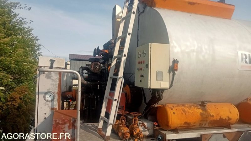 Répandeuse à bitume de 8500 litres (sans le porteur) - Asphalt distributor: picture 4 Répandeuse à bitume de 8500 litres (sans le porteur) - Asphalt distributor: picture 4