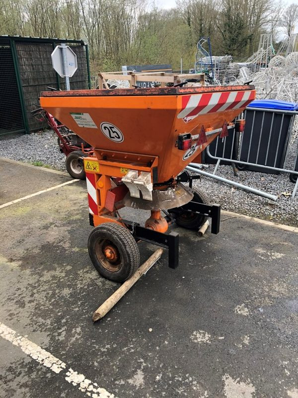 SALEUSE SUR TIMON KUHN TYPE SU-602 - Garden equipment: picture 1 SALEUSE SUR TIMON KUHN TYPE SU-602 - Garden equipment: picture 1