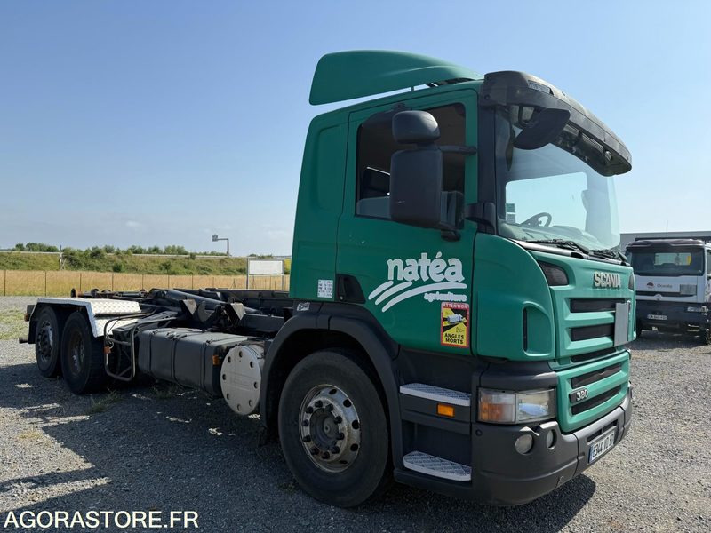 SCANIA P 380 - 2008 - 517 425km - Hook lift truck: picture 2 SCANIA P 380 - 2008 - 517 425km - Hook lift truck: picture 2