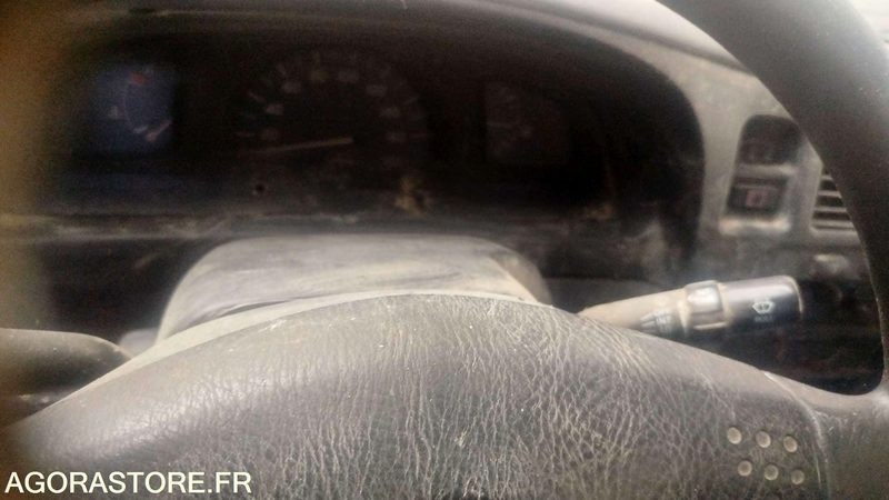 TOYOTA HILUX - 225000KM - 2003 - Tipper van: picture 5 TOYOTA HILUX - 225000KM - 2003 - Tipper van: picture 5