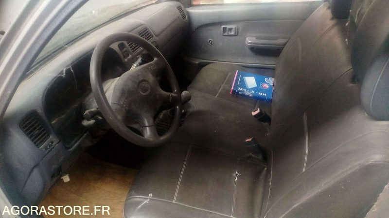 TOYOTA HILUX - 225000KM - 2003 - Tipper van: picture 4 TOYOTA HILUX - 225000KM - 2003 - Tipper van: picture 4