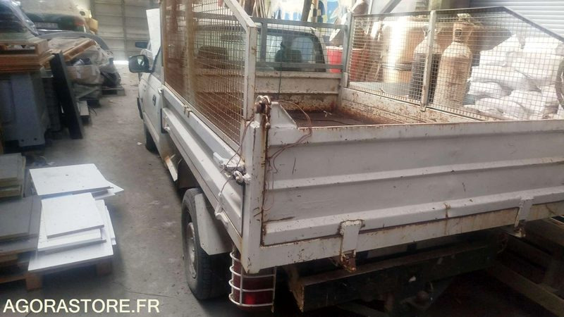 TOYOTA HILUX - 225000KM - 2003 - Tipper van: picture 1 TOYOTA HILUX - 225000KM - 2003 - Tipper van: picture 1