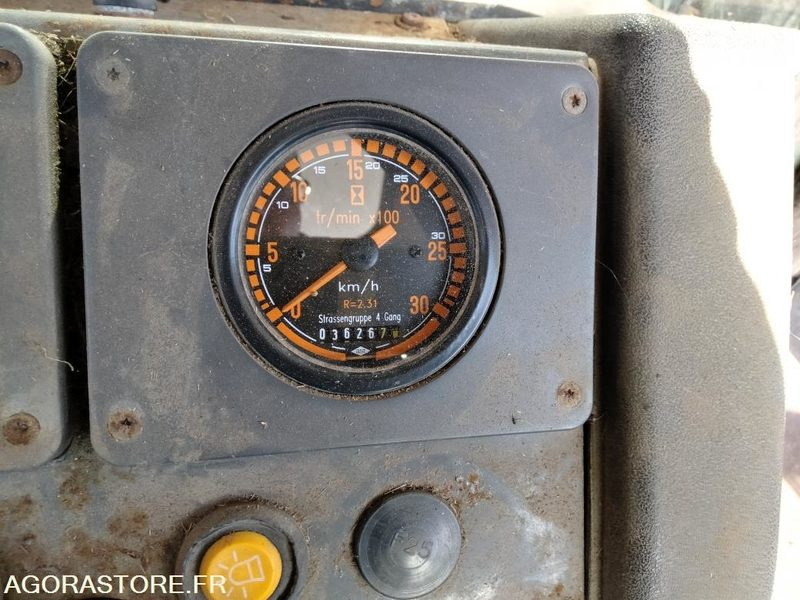 TRACTEUR CHARGEUR RENAULT 754 - 70 CV - Farm tractor: picture 5 TRACTEUR CHARGEUR RENAULT 754 - 70 CV - Farm tractor: picture 5