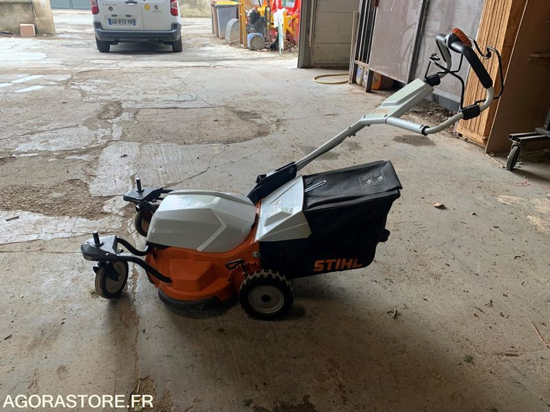 Tondeuse STIHL - Garden mower: picture 1 Tondeuse STIHL - Garden mower: picture 1