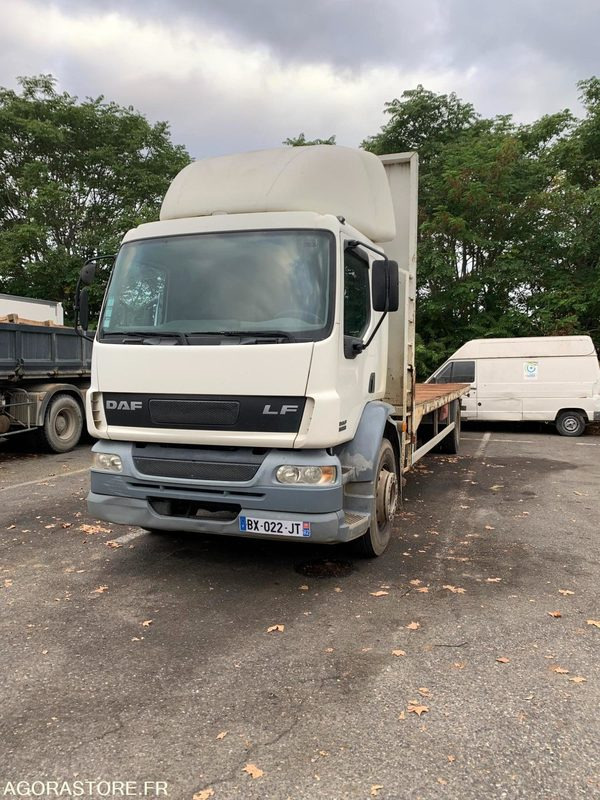 Porteur plateau DAF LF 18.250 - 2004 - 418000 Kms - Truck: picture 2 Porteur plateau DAF LF 18.250 - 2004 - 418000 Kms - Truck: picture 2