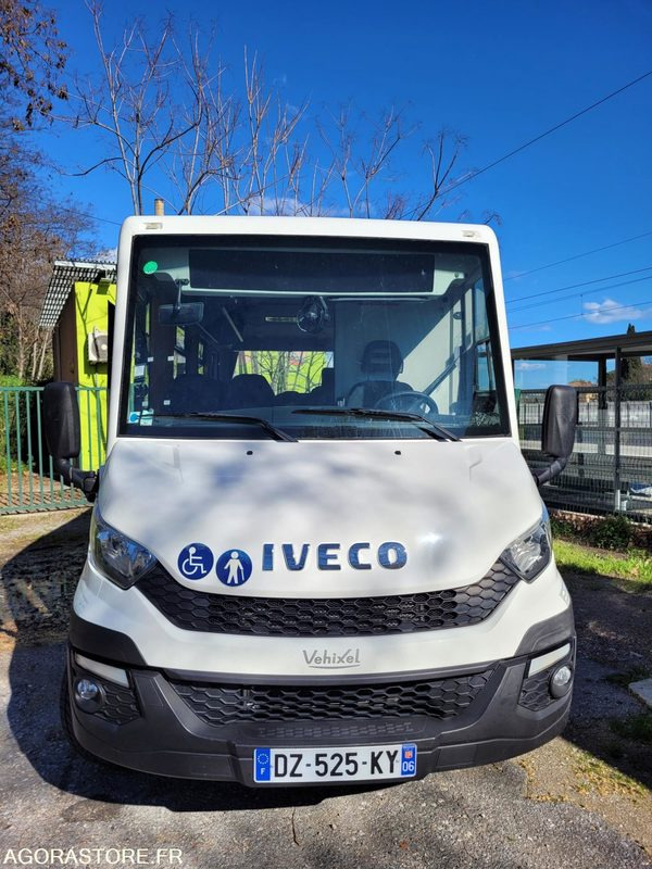 VENTE BUS INDCAR MOBI - IVECO - 210 000 km - BON ETAT - School bus: picture 1 VENTE BUS INDCAR MOBI - IVECO - 210 000 km - BON ETAT - School bus: picture 1