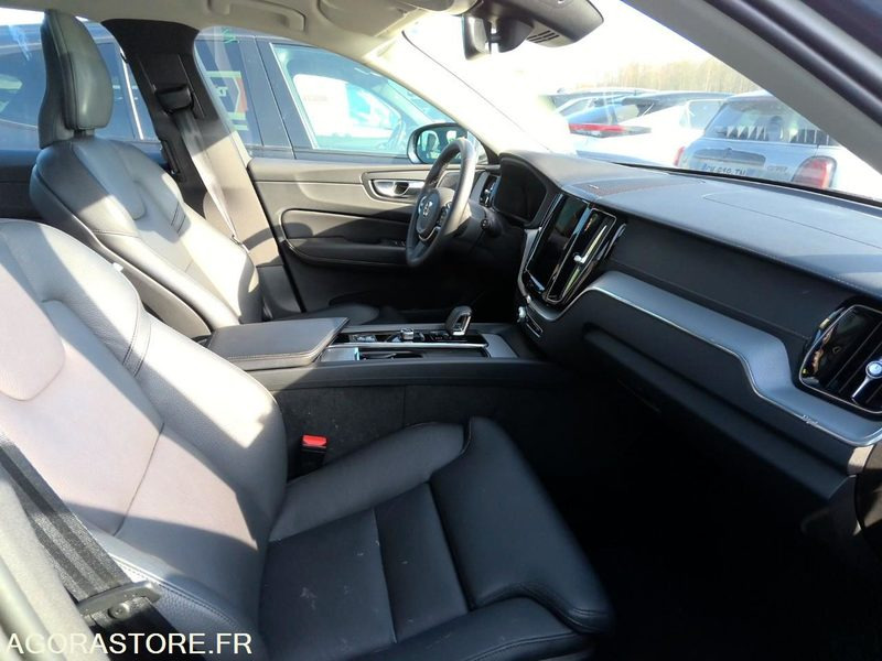 VOLVO XC60 B4 197 Geartronic 8 - 2022 / 64738KM (YV1UZK5V8P1212067) - SUV: picture 4 VOLVO XC60 B4 197 Geartronic 8 - 2022 / 64738KM (YV1UZK5V8P1212067) - SUV: picture 4