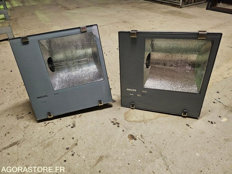 Lot de deux projecteurs tempo 3 - 400 W - Tool/ Equipment: picture 1 Lot de deux projecteurs tempo 3 - 400 W - Tool/ Equipment: picture 1