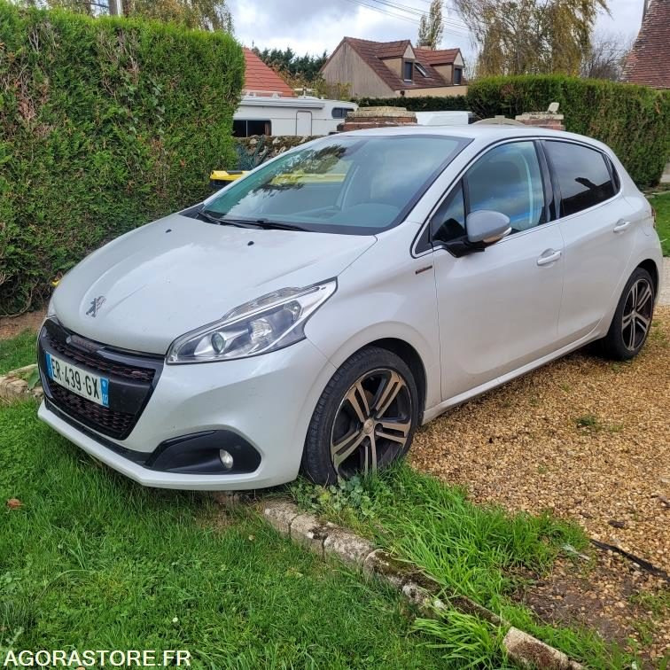 Peugeot 208 gt line - 125 321 kms - 2017 - Car: picture 2 Peugeot 208 gt line - 125 321 kms - 2017 - Car: picture 2