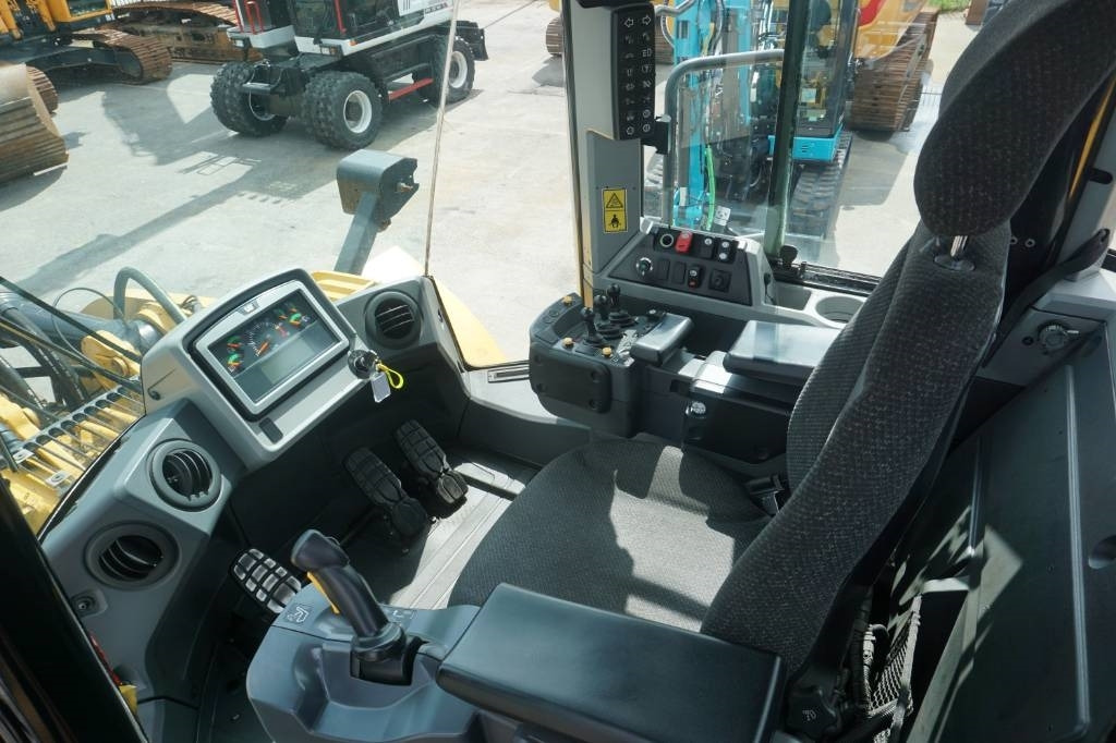 Wheel loader CAT 980M: picture 14