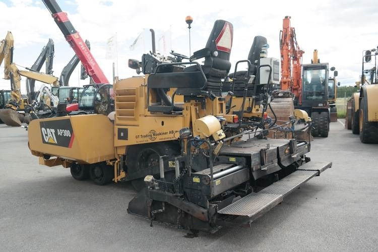 CAT AP 300 - Asphalt paver: picture 4 CAT AP 300 - Asphalt paver: picture 4