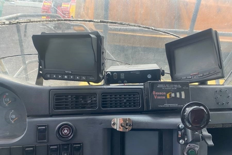 Rigid dumper/ Rock truck Komatsu HD405-7: picture 13