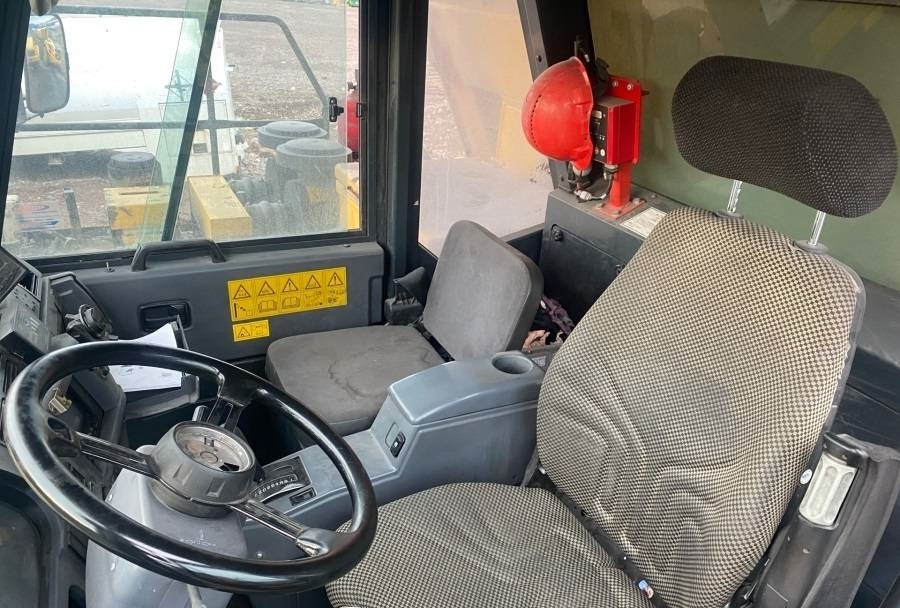 Rigid dumper/ Rock truck Komatsu HD405-7: picture 12