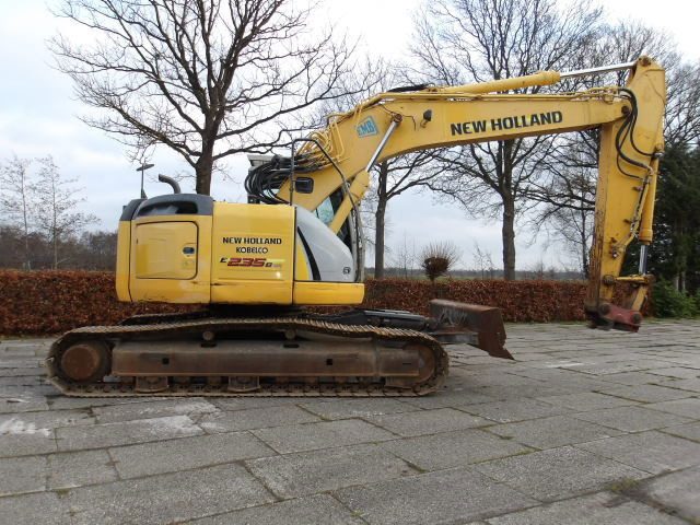 New Holland E235 - Crawler excavator: picture 1 New Holland E235 - Crawler excavator: picture 1