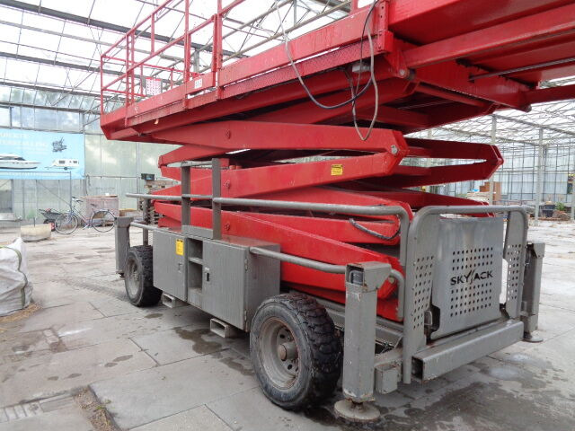 Skyjack SJ9250 - Scissor lift: picture 3 Skyjack SJ9250 - Scissor lift: picture 3