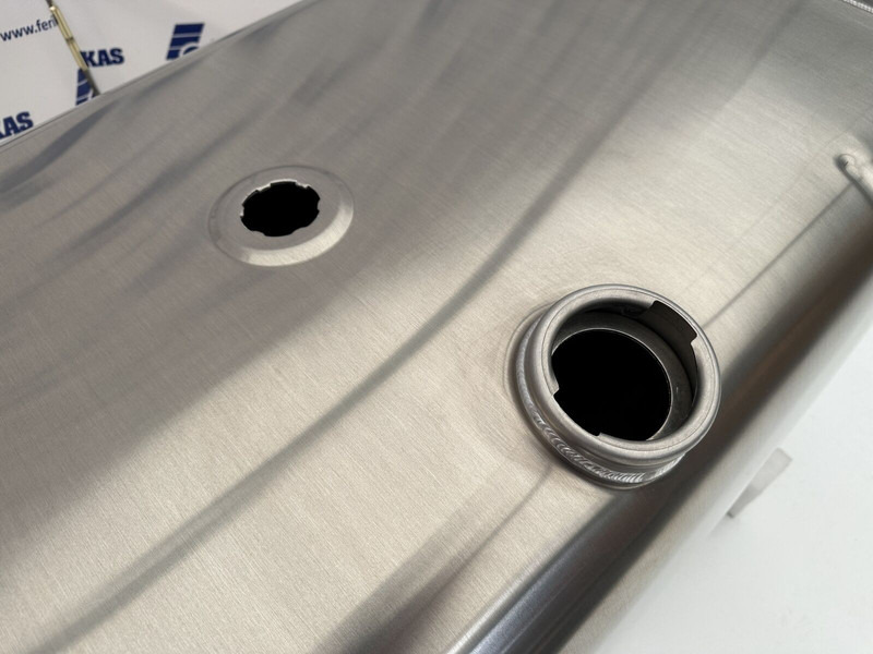 Iveco New aluminum fuel tank 400L - Fuel tank for Truck: picture 4 Iveco New aluminum fuel tank 400L - Fuel tank for Truck: picture 4