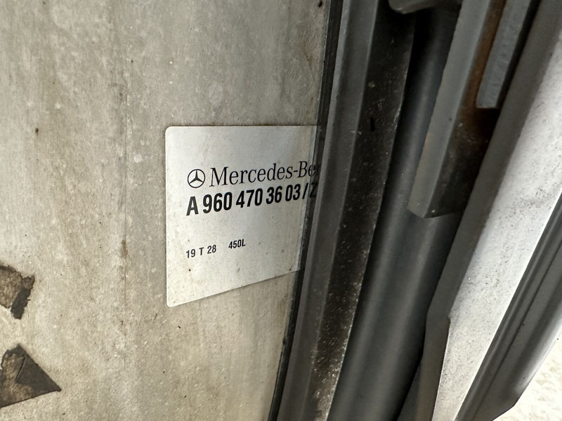 Mercedes-Benz 450L with brackets and step - Fuel tank for Truck: picture 5 Mercedes-Benz 450L with brackets and step - Fuel tank for Truck: picture 5