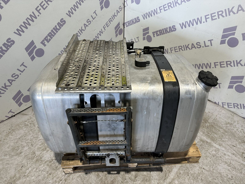 Mercedes-Benz 450L with brackets and step - Fuel tank for Truck: picture 1 Mercedes-Benz 450L with brackets and step - Fuel tank for Truck: picture 1