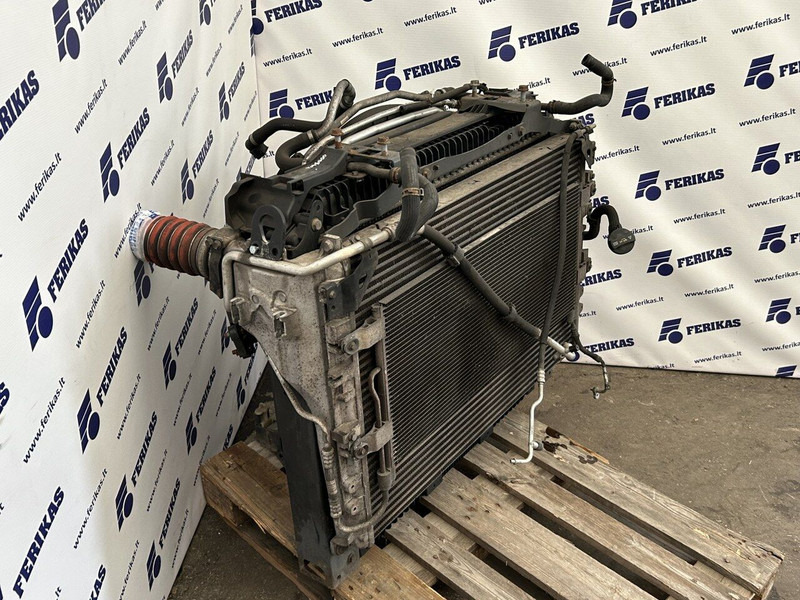 Mercedes-Benz radiators set - Radiator: picture 2 Mercedes-Benz radiators set - Radiator: picture 2