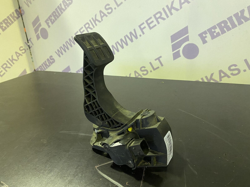 Renault t - Pedal for Truck: picture 1 Renault t - Pedal for Truck: picture 1