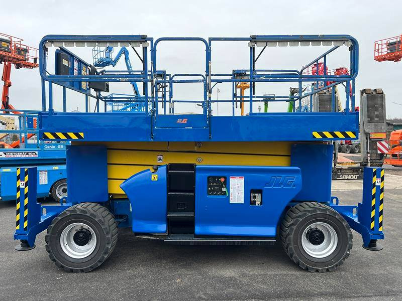 JLG 4394 RT diesel 4x4 15m (1732) - Scissor lift: picture 3 JLG 4394 RT diesel 4x4 15m (1732) - Scissor lift: picture 3