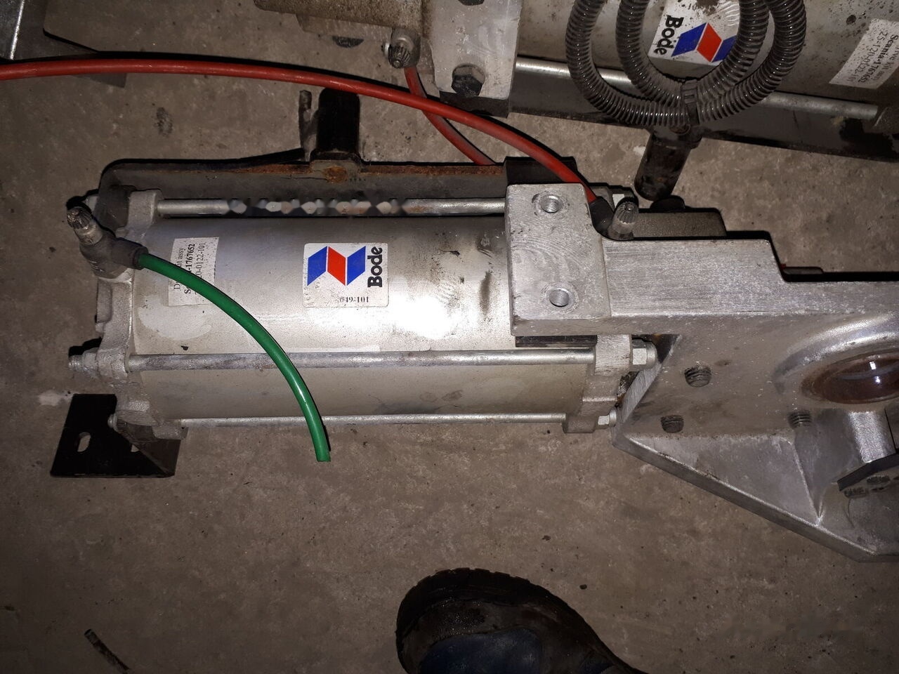 BODE cilindr zakrytiya (720-2002301) - Hydraulic cylinder for Bus: picture 1 BODE cilindr zakrytiya (720-2002301) - Hydraulic cylinder for Bus: picture 1