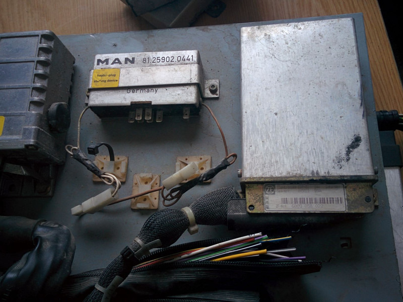 MAN ABS 0265150315 . 0206000008 - ECU: picture 2 MAN ABS 0265150315 . 0206000008 - ECU: picture 2