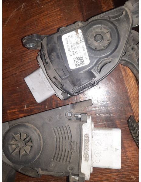 MAN - Pedal: picture 2 MAN - Pedal: picture 2