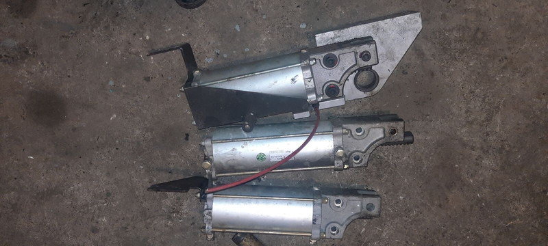 Scania механизм закрытия дверей - Door and parts: picture 3 Scania механизм закрытия дверей - Door and parts: picture 3