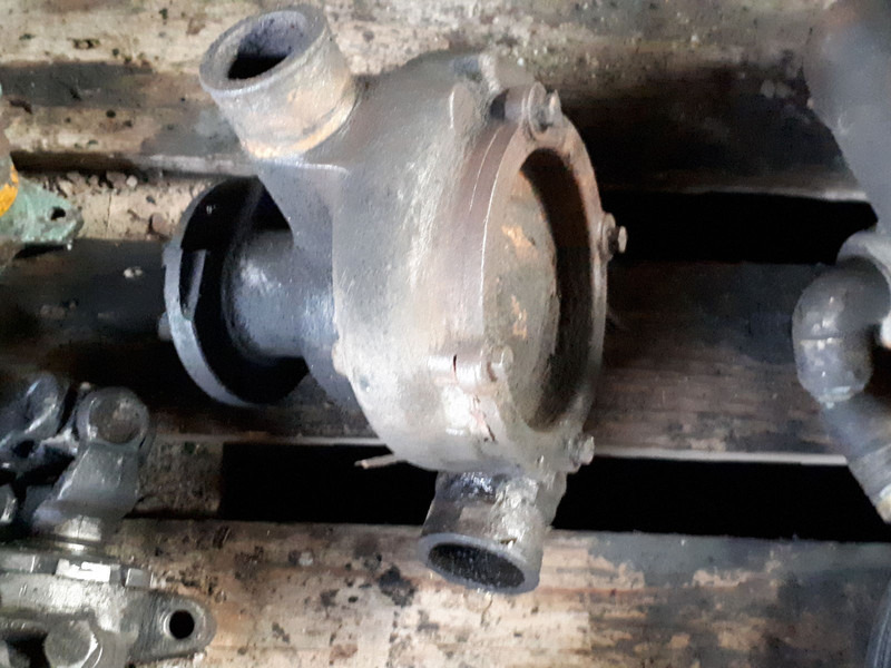 Volvo 4572010401. A4962010231 - Coolant pump: picture 2 Volvo 4572010401. A4962010231 - Coolant pump: picture 2