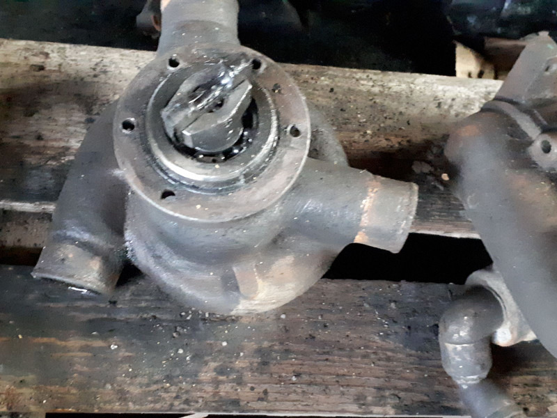 Volvo 4572010401. A4962010231 - Coolant pump: picture 4 Volvo 4572010401. A4962010231 - Coolant pump: picture 4