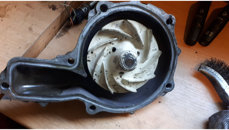 Volvo B 12 9700 . FM/FH - Coolant pump: picture 2 Volvo B 12 9700 . FM/FH - Coolant pump: picture 2