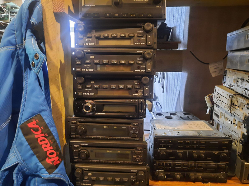 Volvo Video system x-dmr 8 R8 Compact RJ45 - Electrical system: picture 2 Volvo Video system x-dmr 8 R8 Compact RJ45 - Electrical system: picture 2