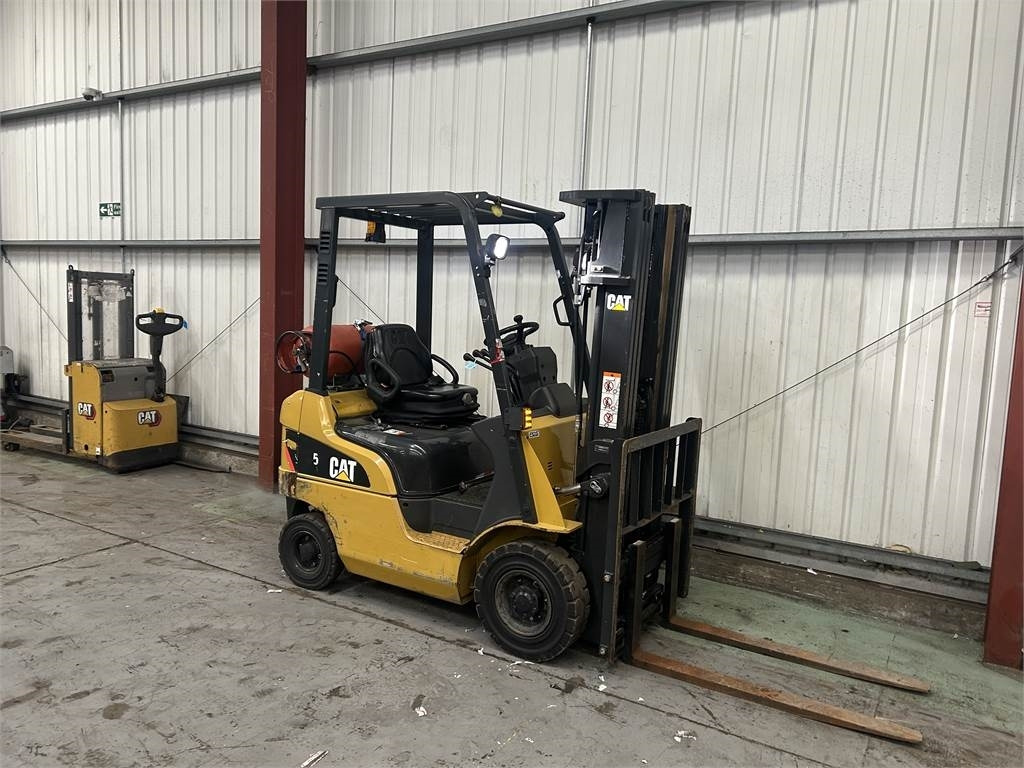 CAT GP15NT - LPG forklift: picture 4 CAT GP15NT - LPG forklift: picture 4