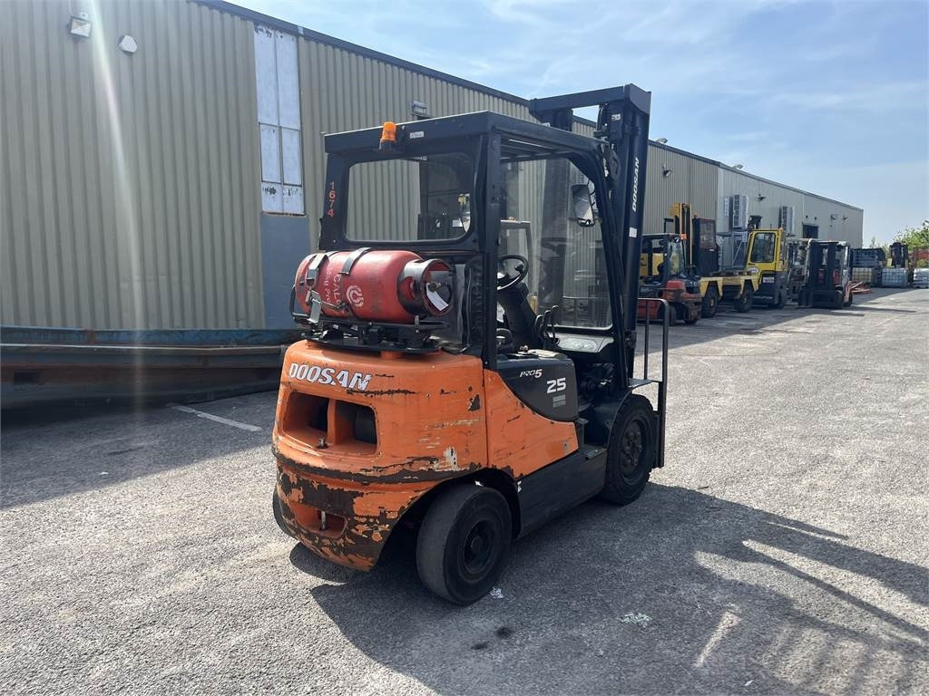 Doosan G25E-5 - LPG forklift: picture 3 Doosan G25E-5 - LPG forklift: picture 3