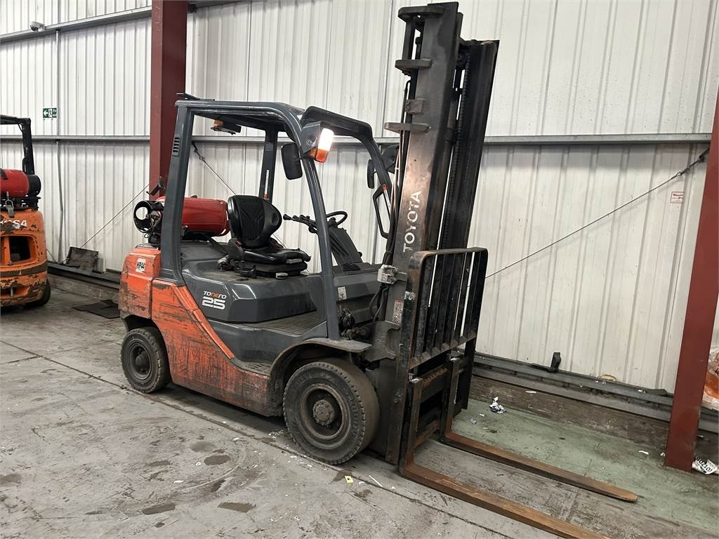 Toyota 02-8FGF25 - LPG forklift: picture 4 Toyota 02-8FGF25 - LPG forklift: picture 4